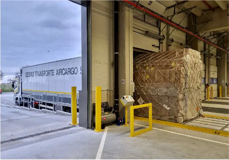 5 Benefits of Air Cargo Trailer Rollerbeds