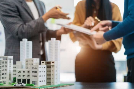 How a Commercial Real Estate Broker Ensures a Smooth Commercial Property Transaction